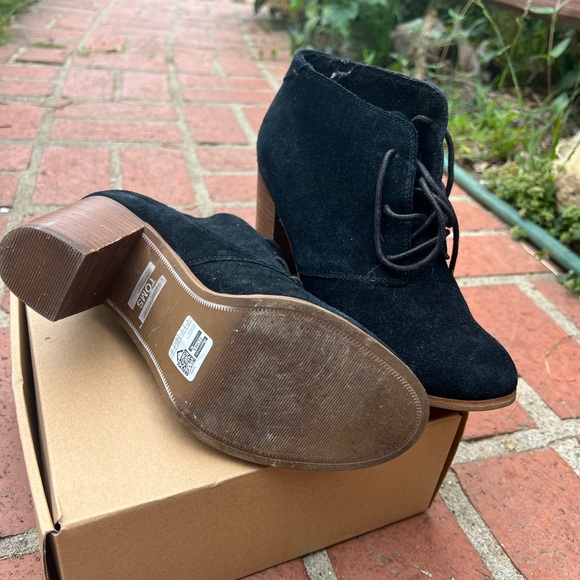 TOMS Suede 3” Lunata Lace-Up Boots 8, Nearly New - Picture 3 of 3